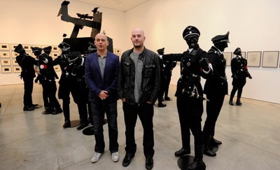 单独创作的查普曼兄弟新作品在白色立方画廊共同亮相